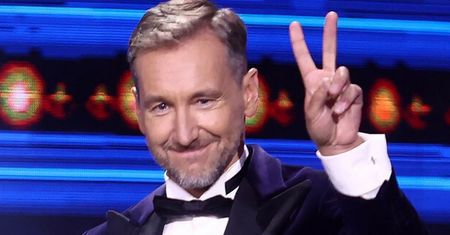 Top of the Top Sopot Festival. Piotr Kraśko też żartuje politycznie ze sceny: "To jest REASUMPCJA NASZEGO WYSTĘPU"