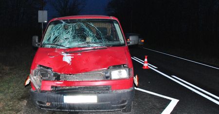 21-latka zginęła pod kołami auta dostawczego. Tragedia na drodze krajowej
