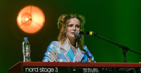 "Boicie się gitar i muzyków". Rosyjska piosenkarka walczy z reżimem Putina