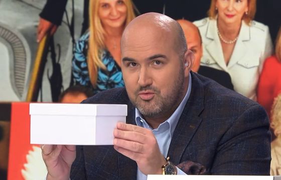 W Republice kpiny ze skargi do KRRiT. Zegarek na rocznicę Nawrockiego schowany w pudełku