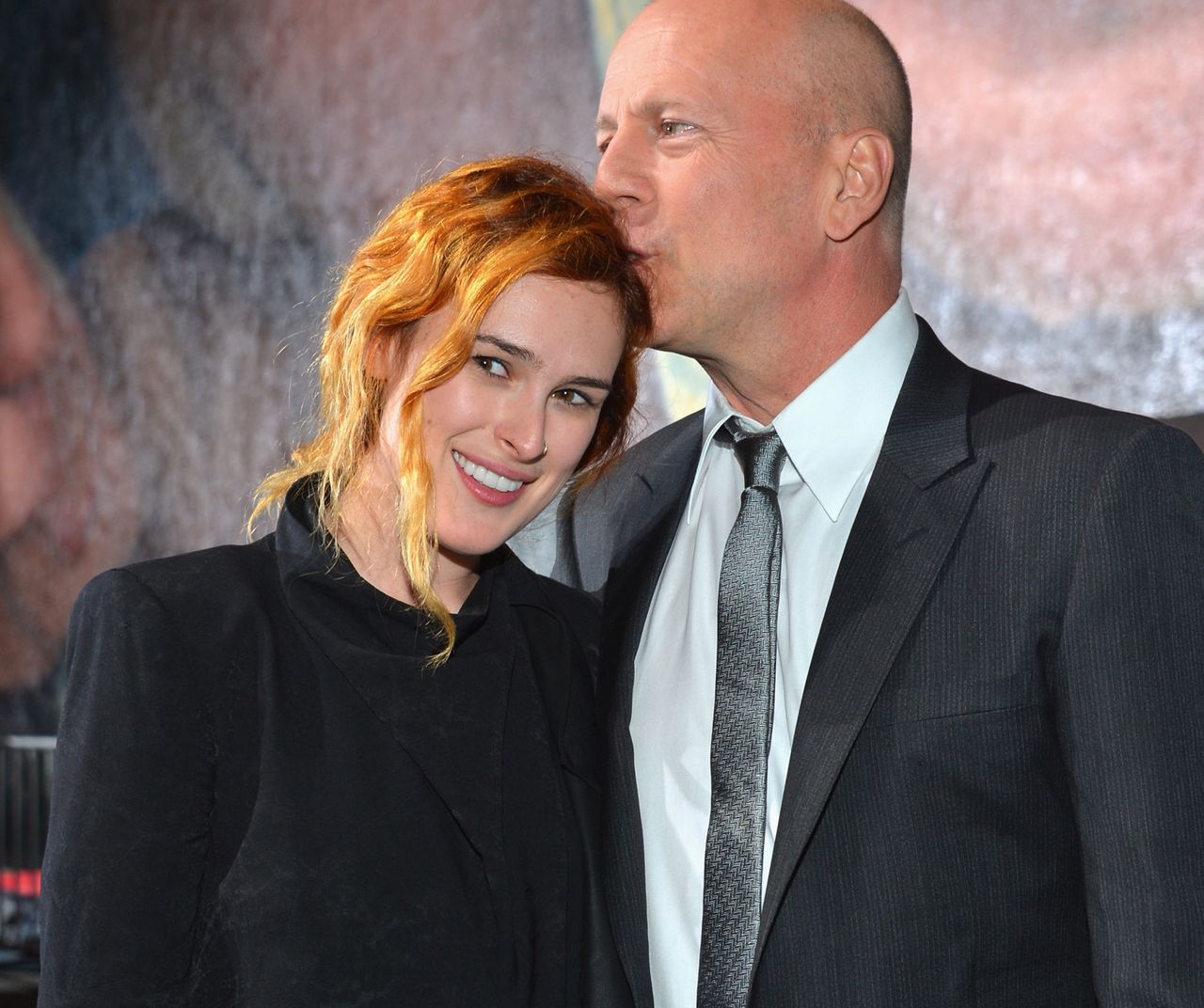 Córka Willisa i Moore upiera się, że sama utrzymuje córkę, pracuje na 4 etaty i nie bierze pieniędzy od rodziców