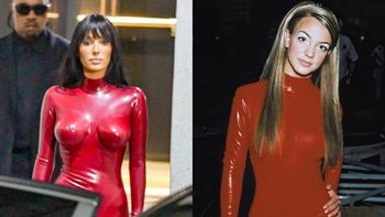 Odziana w LATEKSOWY kombinezon Bianca Censori z kamienną miną wychodzi z wystawy pod bacznym okiem męża. Inspirowała się Britney? (ZDJĘCIA)