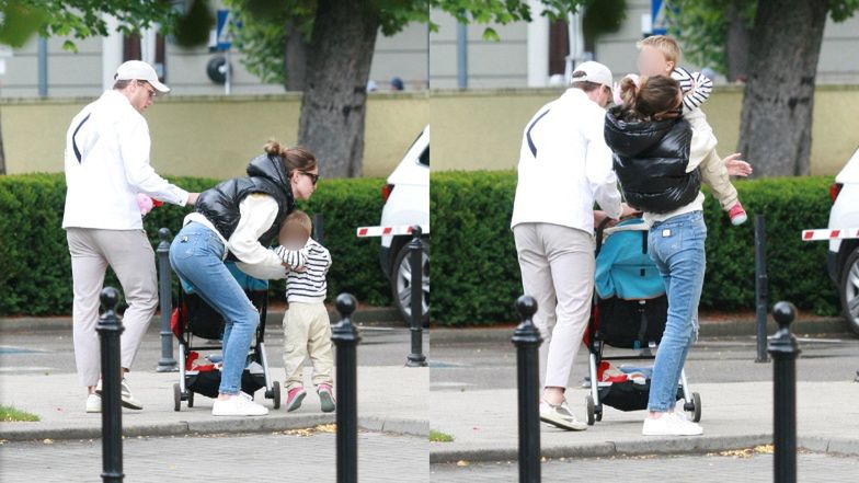 Piotr Zieliński spaceruje po Sopocie z żoną i synkiem