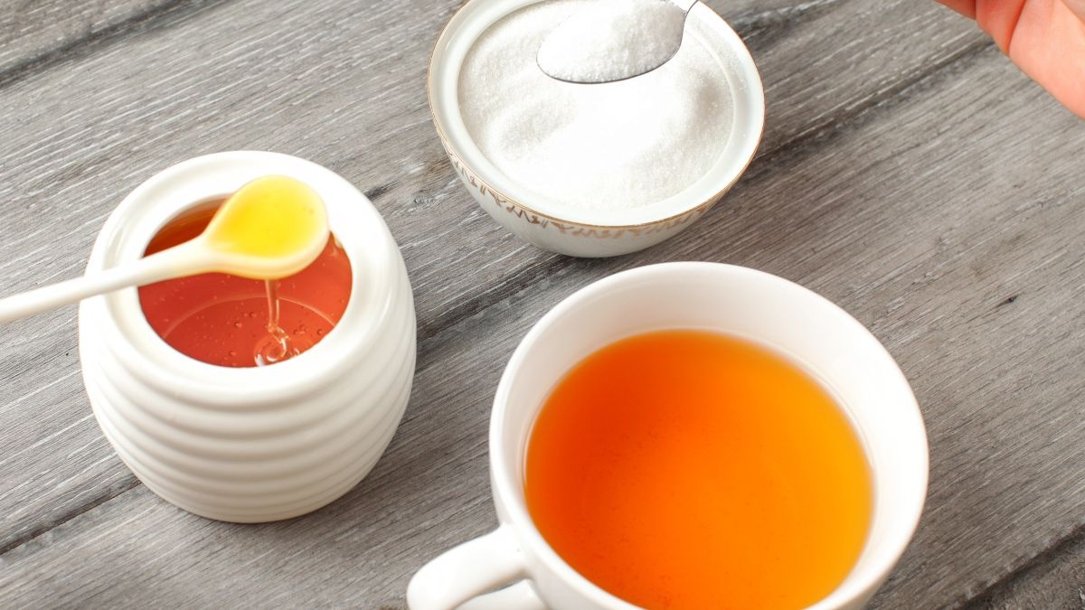 Miód i cukier - co ma więcej kalorii?