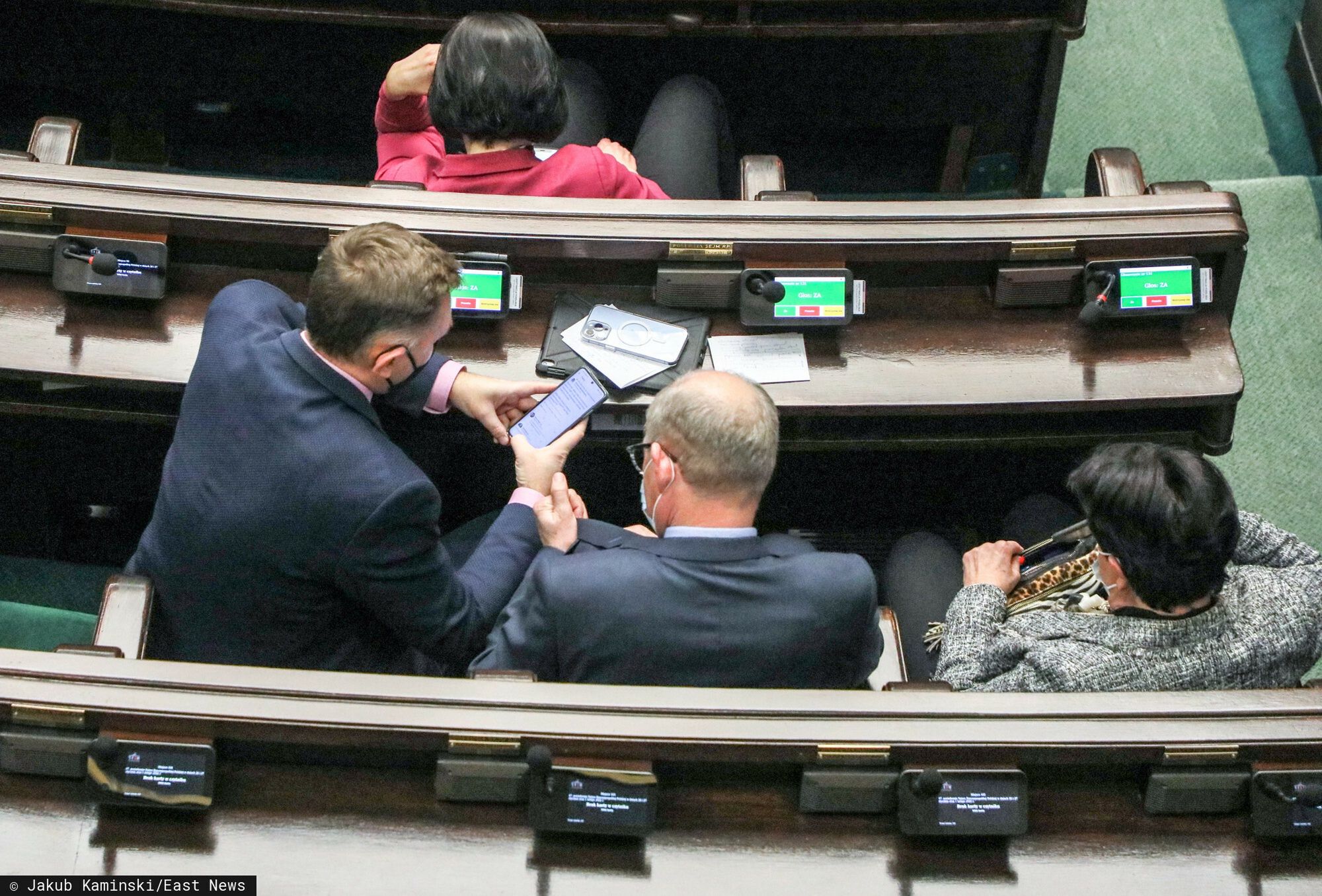 Zastosowane rozwiązania są transparentne i w żaden sposób nie uprzywilejowują posłów względem podatników zatrudnionych na umowach o pracę — tłumaczy CIS