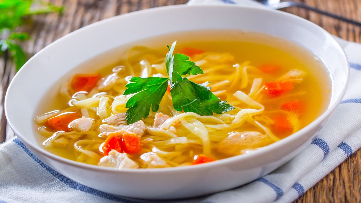 Czy rosół leczy przeziębienie?