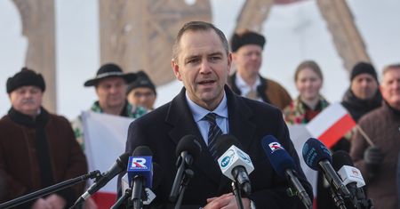 "Hańba!". Emocje na spotkaniu z Nawrockim
