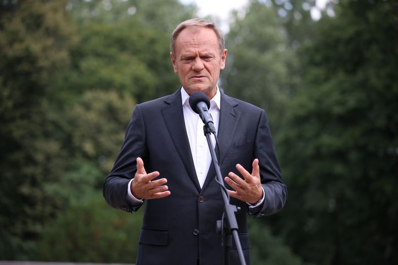 Tusk krytykuje Morawieckiego za brak odszkodowań za Odrę. "Te pieniądze trzeba wypłacić natychmiast"