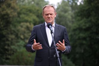Tusk krytykuje Morawieckiego za brak odszkodowań za Odrę. "Te pieniądze trzeba wypłacić natychmiast"
