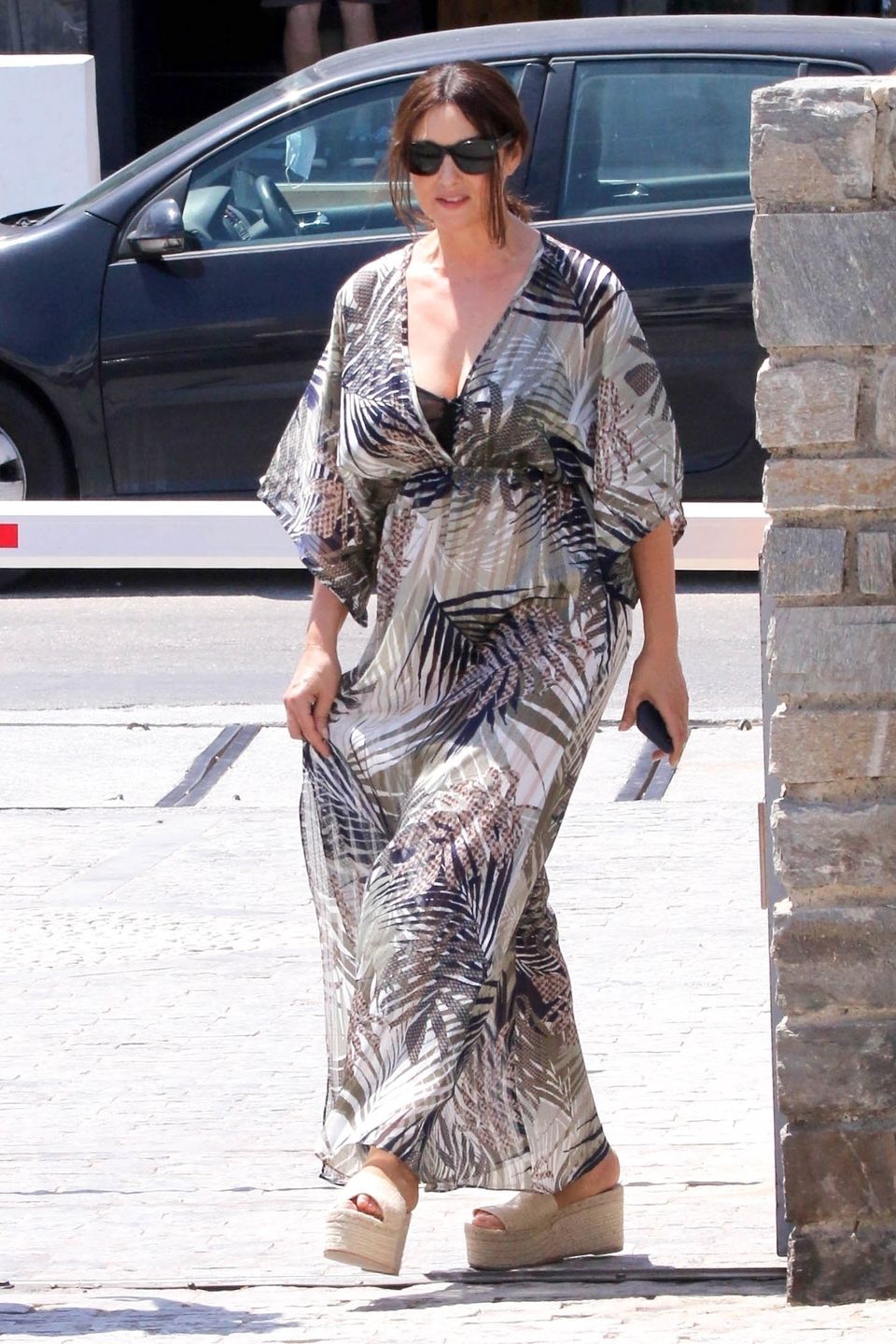 Monica Bellucci zadaje szyku na wakacjach w Grecji