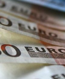 Przedsiębiorcy nie chcą płacić w euro. Poparcie dla europejskiej waluty spada