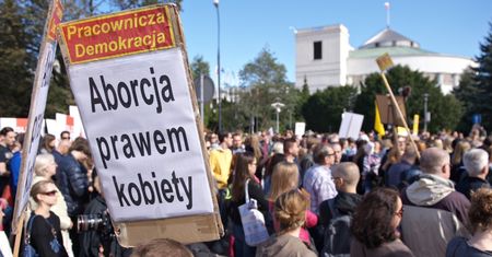 Tłumy protestują pod Sejmem: "Ani kroku dalej! Ratujmy kobiety!" (ZDJĘCIA)