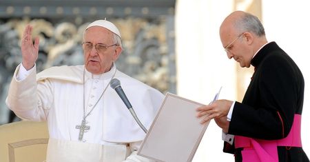 "Musimy wyzbyć się bożków". Papież mówi o niekonsekwencji w wierze