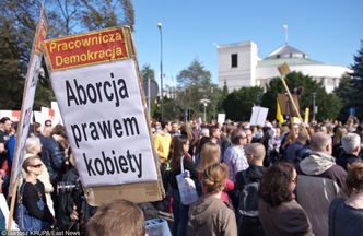 Tłumy protestują pod Sejmem: "Ani kroku dalej! Ratujmy kobiety!" (ZDJĘCIA)