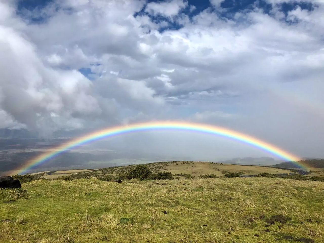 A rainbow in Hawaii, photo by Unsplash