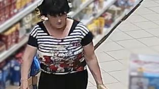 Uchwycił ją monitoring. Policja z Zawiercia szuka tej kobiety