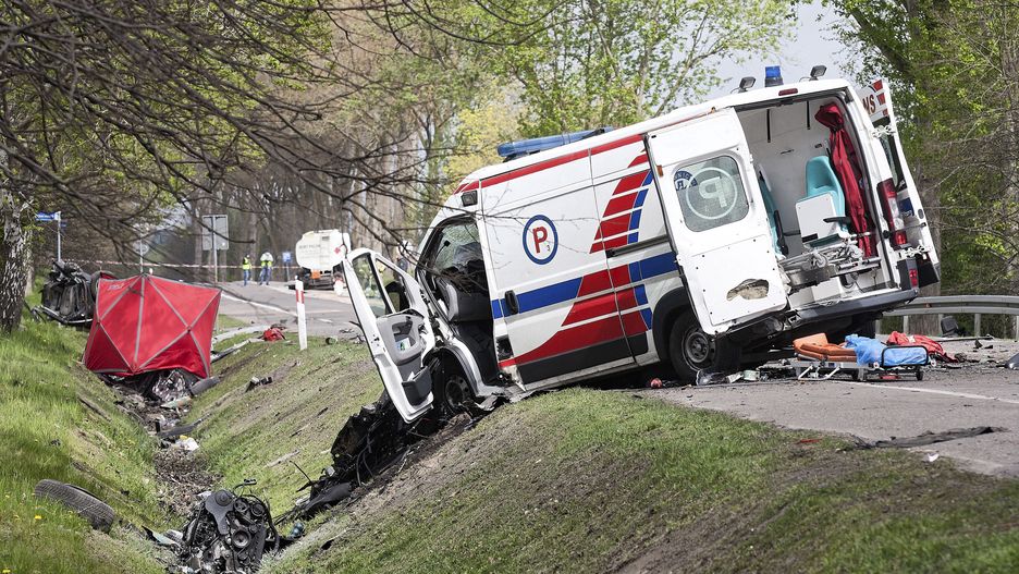 Bydlino. Wypadek na DK21 z udziałem karetki. Są ofiary