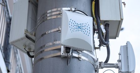 Akcesoria, które miały chronić przed 5G okazały się… radioaktywne