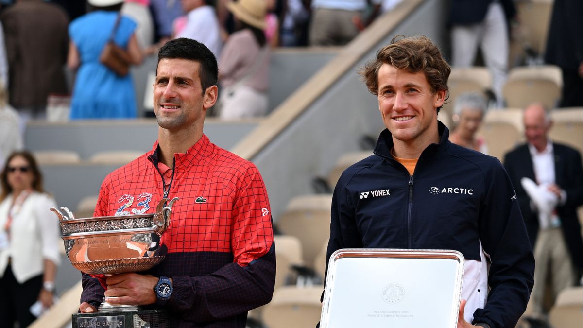 Novak Djoković (z lewej) i Casper Ruud, mistrz i finalista Roland Garros 2023
