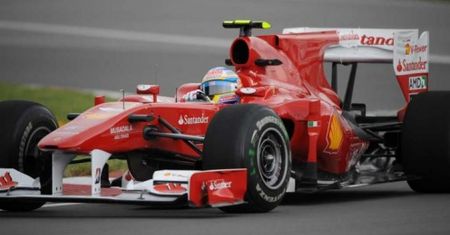 Ferrari rządzi we Włoszech | Problemy Kubicy w boksach
