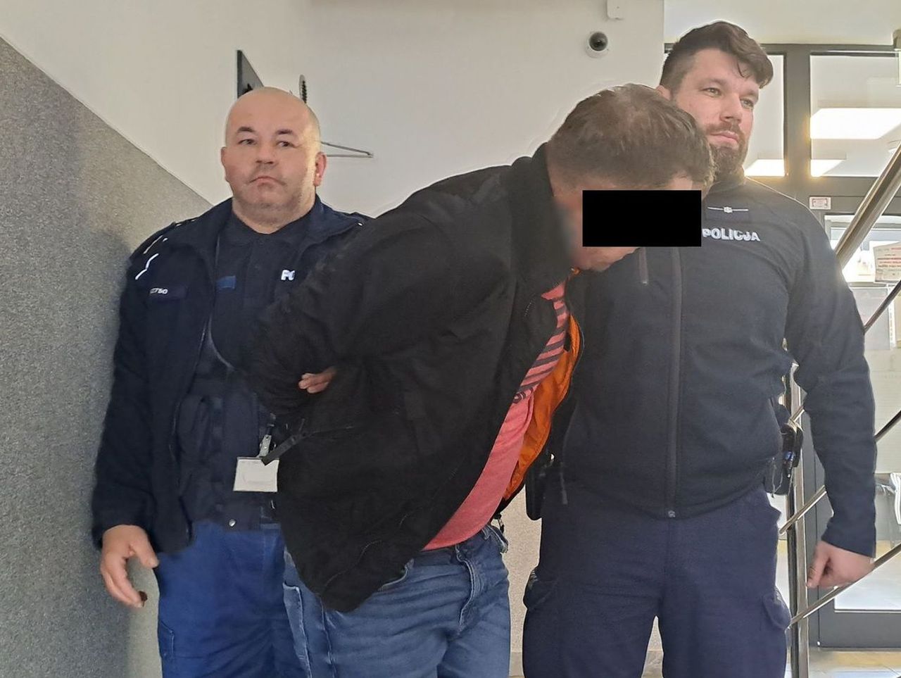 Opole Lubelskie: Na widok policji uciekł i zamknął się w pokoju