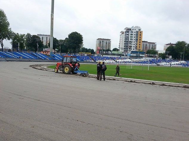 Pomimo prac na torze, nawierzchni nie udało się doprowadzić do stanu używalności