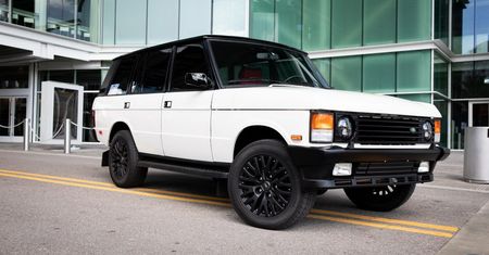Klasyczny Range Rover dostał amerykańskie V8 i nie tylko
