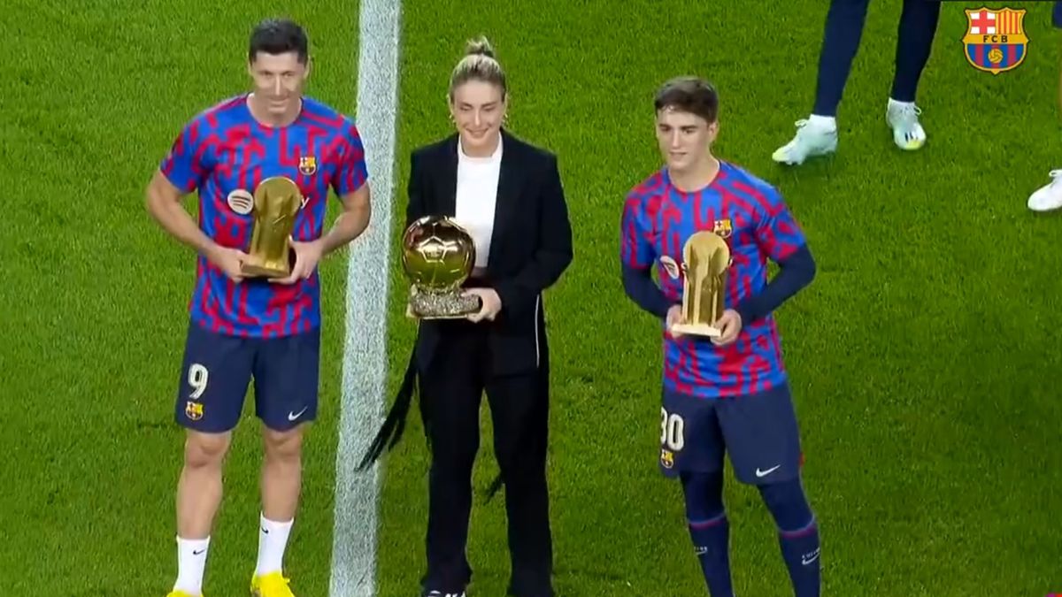 Zdjęcie okładkowe artykułu: Twitter / FC Barcelona / Na zdjęciu: Robert Lewandowski, Alexia Putellas i Gavi