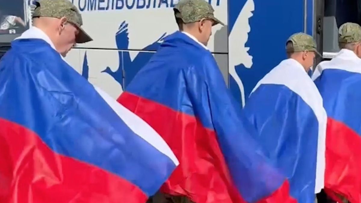 Rosyjscy żołnierze podczas wymiany na Białorusi