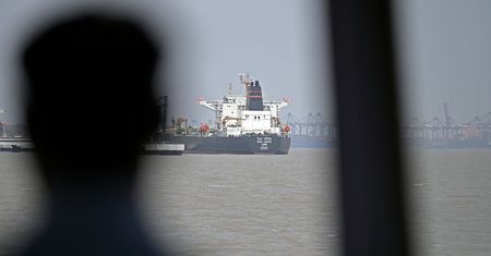 Oto kto zyskuje na wojnie USA i Izraela. BBC wskazało sektory. Są wśród nich banki