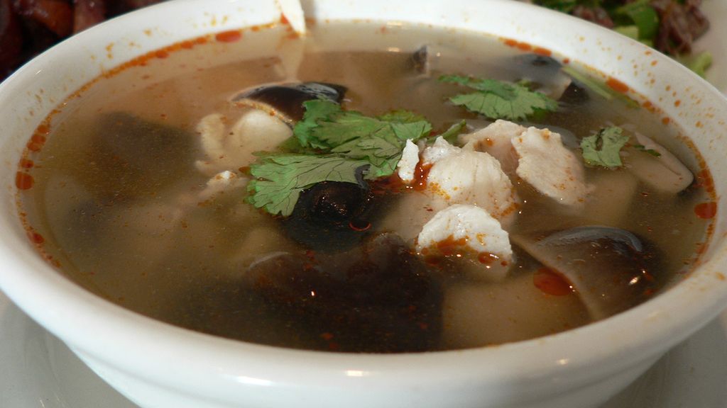 Zupa grzybowa z kurczakiem przygotowana z dodatkiem wody 1:1