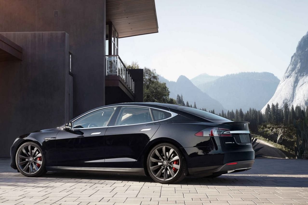 Tesla Model S po aktualizacji firmware jeszcze szybsza: setka w 2,4s