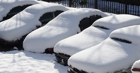 Zima zaskoczy kierowców? Mandat za lekceważenie tego przepisu jest dotkliwy