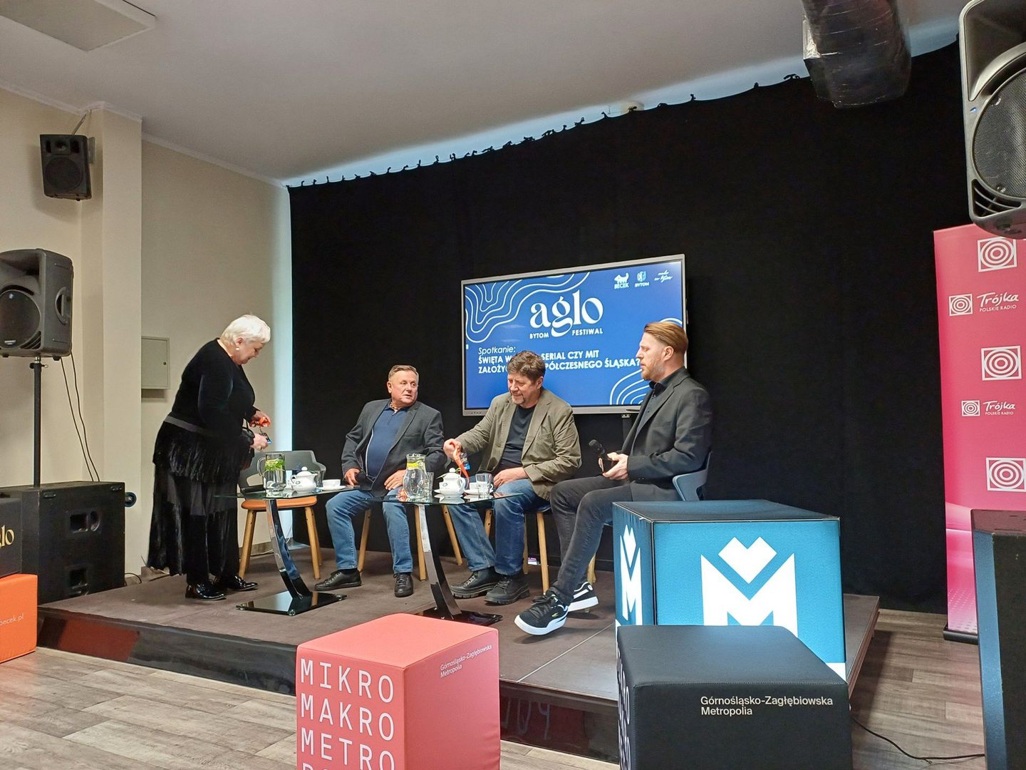 Joanna Bartel, Krzysztof Hanke i Robert Talarczyk, podczas Aglo Festiwalu w Bytomiu, rozmawiali z redaktorem Marcinem Zasadą o tym, czy „Święta wojna” to „tylko” serial, czy jednak obraz kreujący mit założycielski współczesnego Śląska.