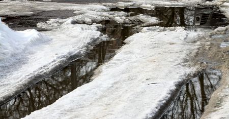 Fatalny stan drogi. Mieszkańcy wsi boją się, że nie dojedzie karetka