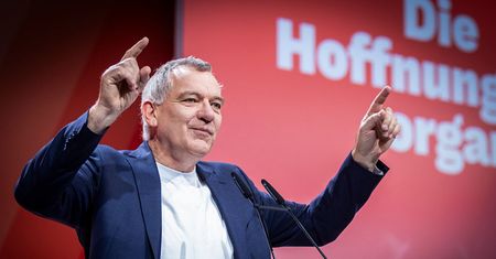 Kontrowersyjna rada lidera Lewicy. Mówi, jak uniknąć poboru do wojska
