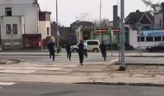 Nożownik zaatakował dziennikarzy przed prokuraturą w Szczecinie