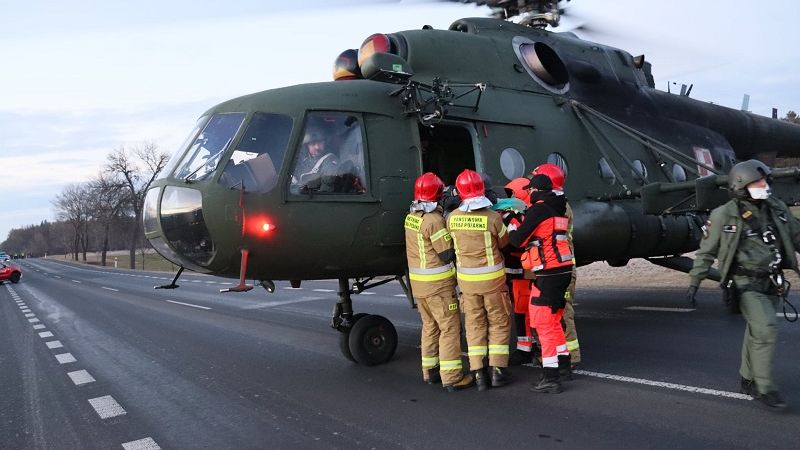 Wojskowy śmigłowiec MI-8 lądował na DK17