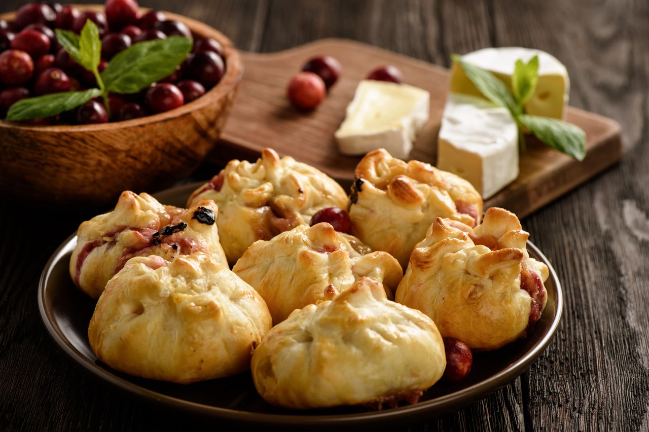 Camembert zapiekany w cieście francuskim