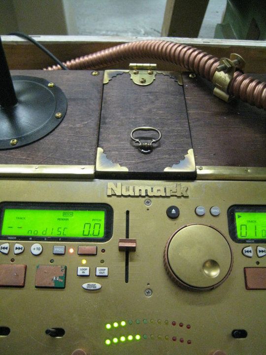 Steampunkowa konsola dla DJ-a 4