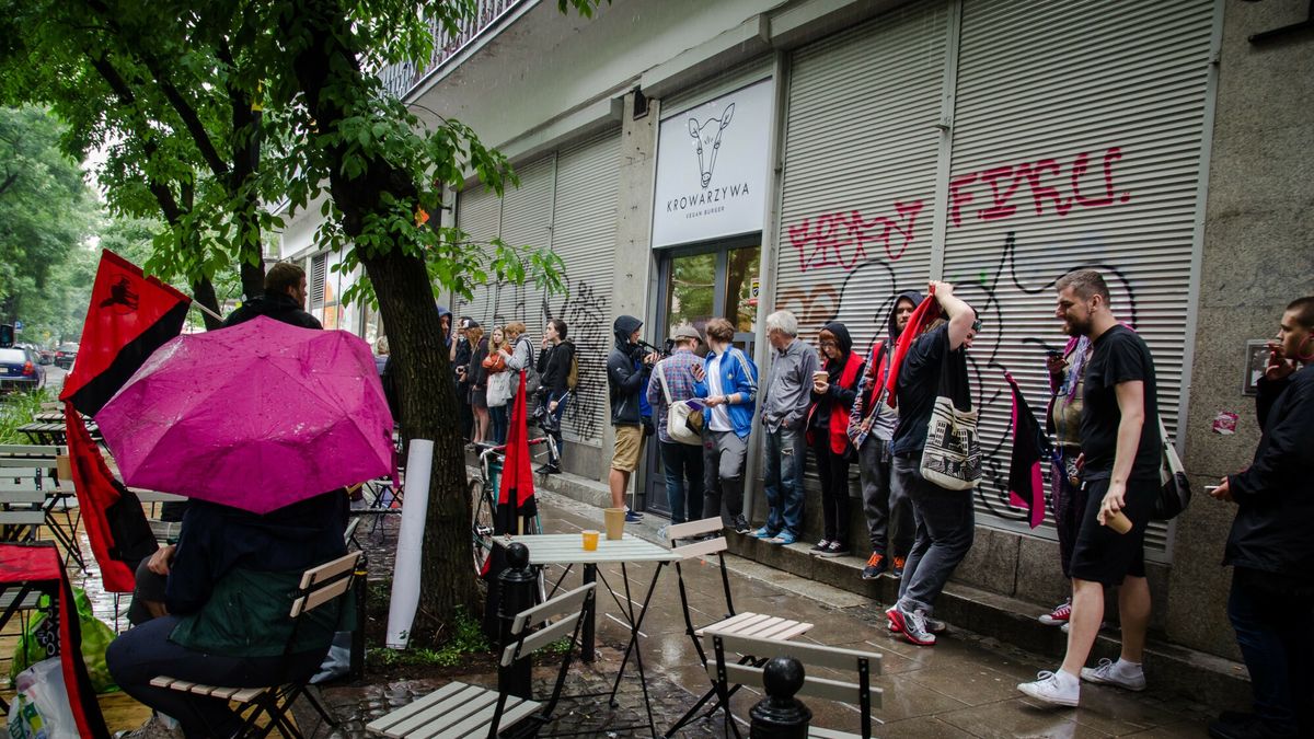 Protest pracownik�w Krowarzywa
20.06.2016 WARSZAWA KROWARZYWA HOZA PROTEST PRACOWNIKOW  GRUPOWE ZWOLNIENIA FOT.POLSKA PRESS GRUPA