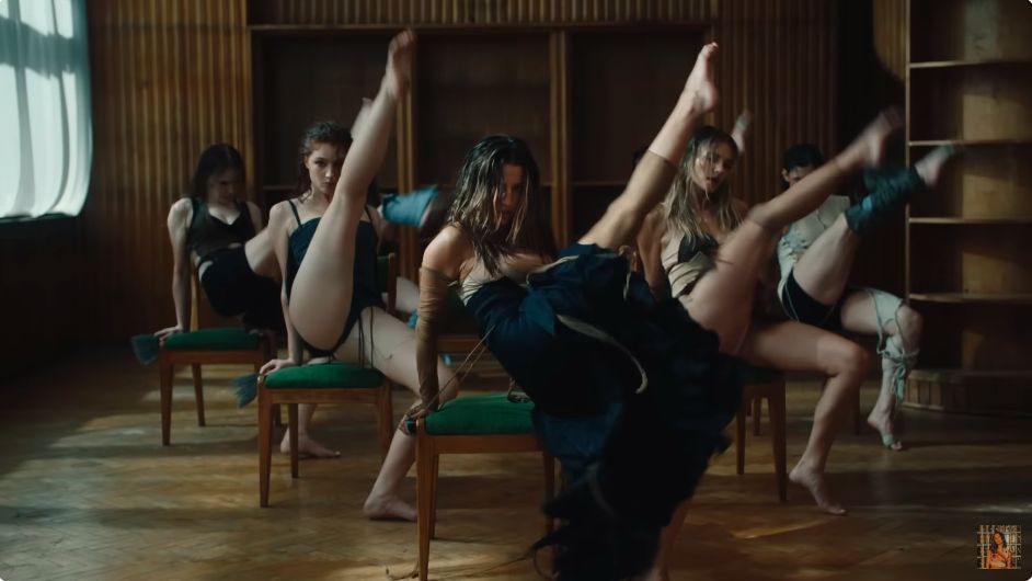 Julia Wieniawa w nowym klipie