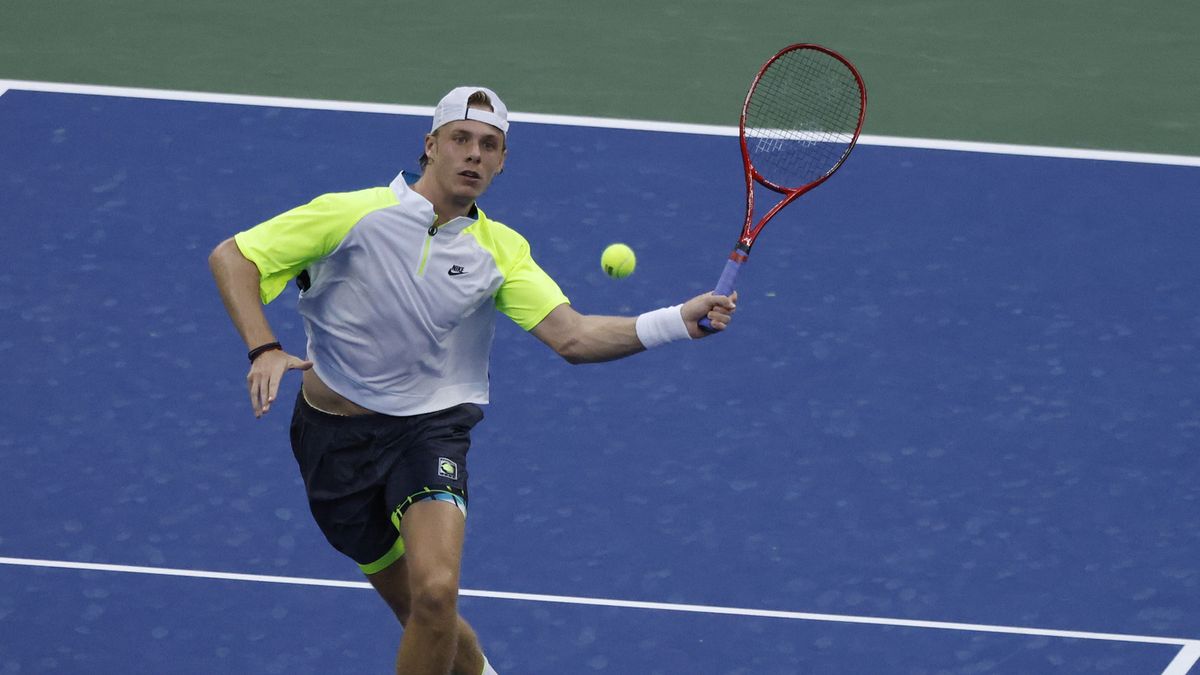 PAP/EPA / JASON SZENES / Na zdjęciu: Denis Shapovalov