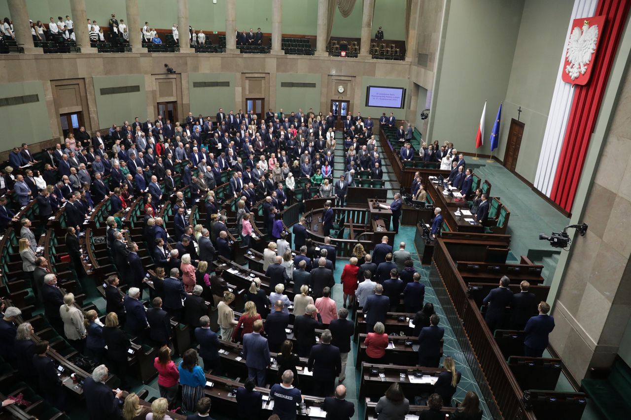 Ma 11 mieszkań, ale korzysta z sejmowego dodatku. Tak się tłumaczy