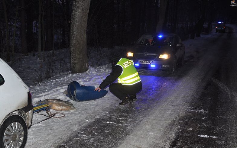 Ciągnął dzieci na lince za samochodem. Zmarła jego córka 