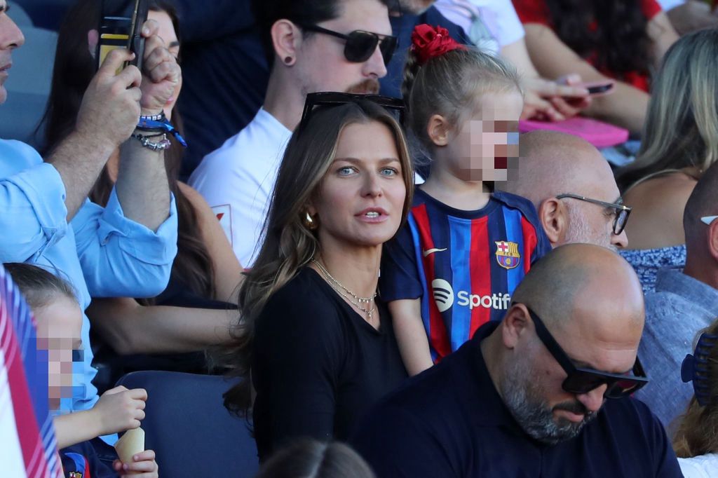 Anna Lewandowska z córką Klarą zasiadły na trybunach wczorajszego meczu FC Barcelony