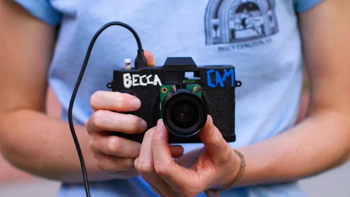 Raspberry Pi 4 zamieniło stary zabawkowy aparat w całkiem ciekawą cyfrówkę 1