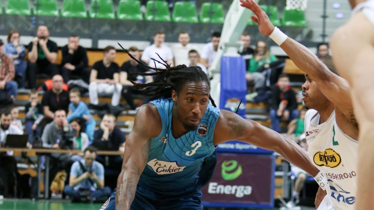 WP SportoweFakty / Artur Lawrenc / Na zdjęciu: Rob Lowery (niebieski strój), obok Markel Starks