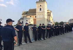Policja odpowiada posłowi PO. Cezary Tomczyk: jednego dnia 3,5 tys. funkcjonariuszy musiało bronić Kaczyńskiego