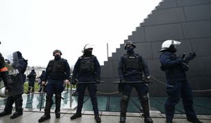 "Bałwan terrorysta"? Śnieżna figurka miała zagrażać pomnikowi smoleńskiemu